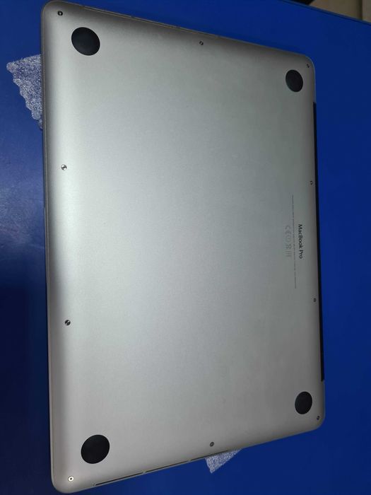 Apple MacBook Pro 13 2015/i5/2.4ghz/8gb