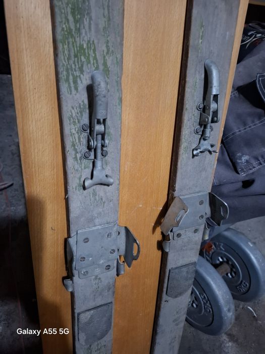 Narty widoczne na zdjęciu z lat 60tych bądź 70tych