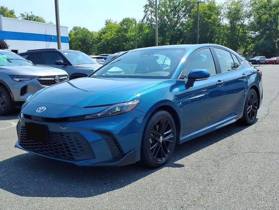 Toyota Camry      2025