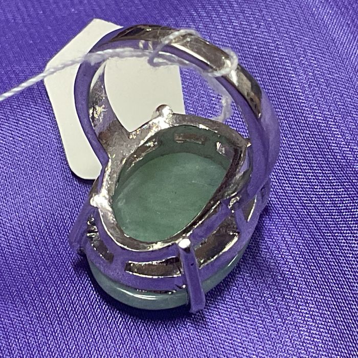 Anel pedra verde clarinho biju,peça vintage 19,5 m