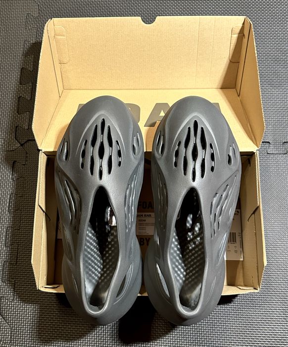 Yeezy Foam Runner Carbon EU 43 UK 9