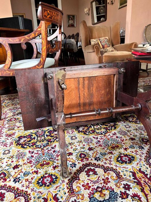 Mesa de abas (drop-leaf) antiga com gaveta