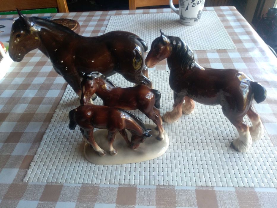 figurki koni z porcelany