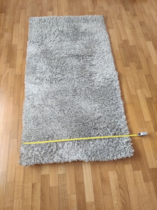 Tapete retangular cinzento