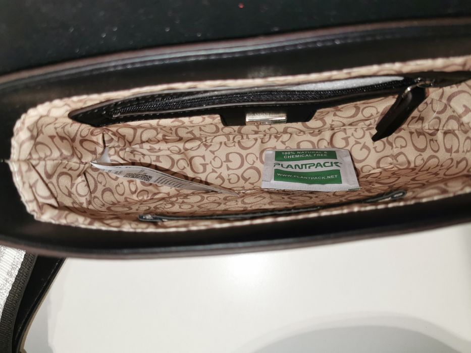 Nowa oryginalna torebka Guess listonoszka czarna Clararie Crossbody Fl