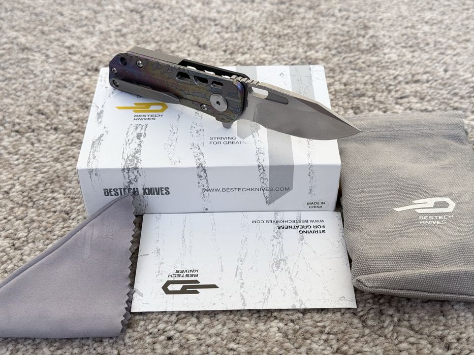 Складний ніж Bestech Engine BT1805D Flamed Titanium з  вставками із вуглецевого волокна (Carbon Fiber)