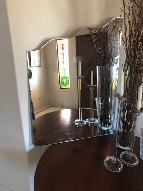 Espelho em bom estado.