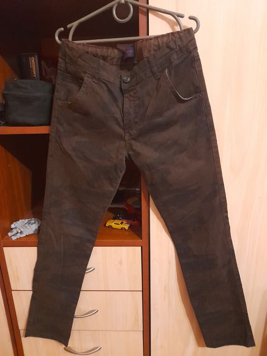 Дитячі джинси з камуфляжним принтом