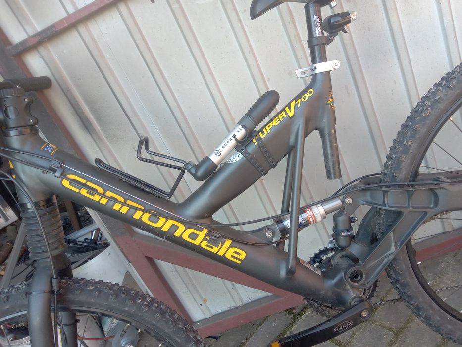 Rower Cannondale SuperV700.