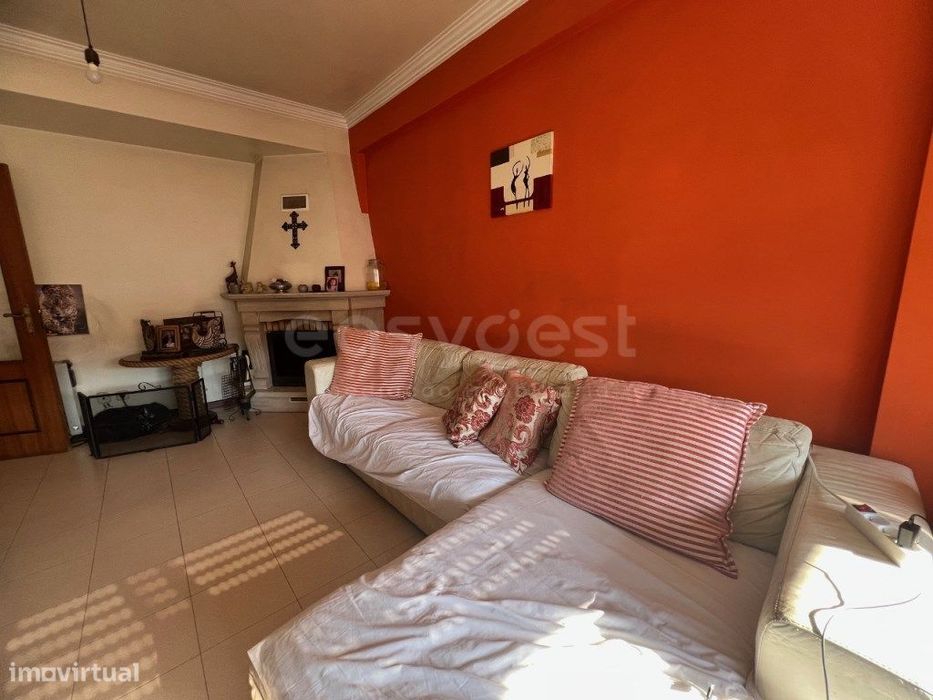 Apartamento T2 no centro do Samouco com elevador.