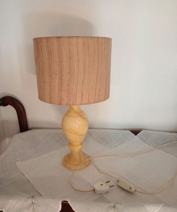 Candeeiro de mesa em alabastro