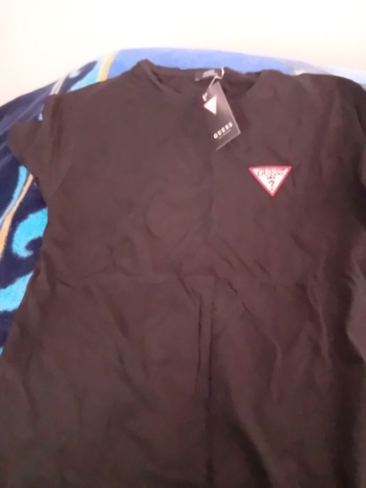 T-shirt nova com etiqueta