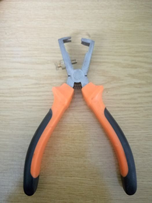 Інструмент для зняття ізоляціі