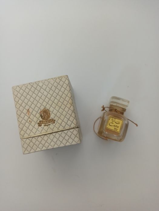 Stare Perfumy Cairo Chair de  Kesma