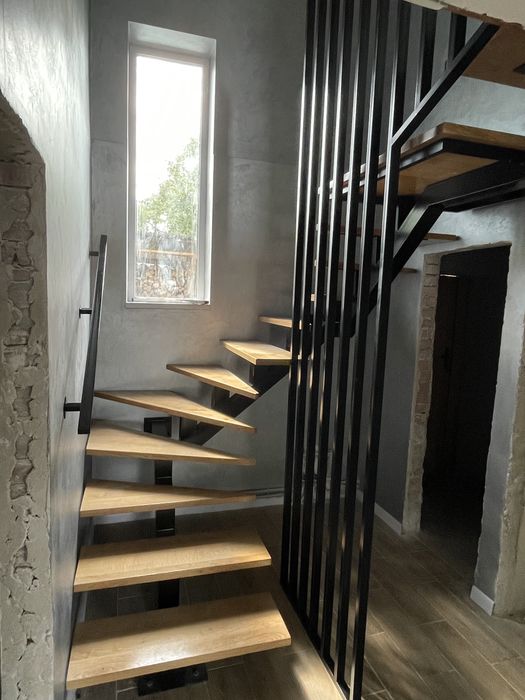 Сходи під ключ на замовлення