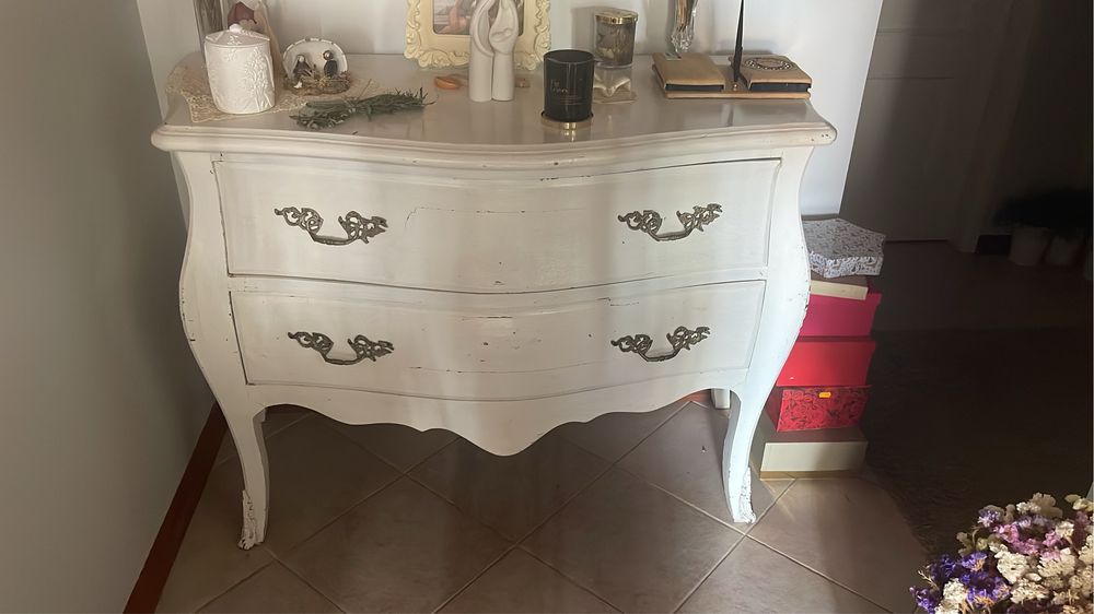 Comoda de madeira .