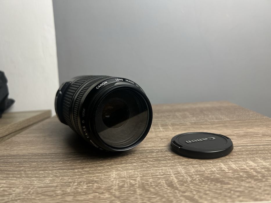 Об’єктив Canon EF 70–300mm f/4–5.6 IS USM