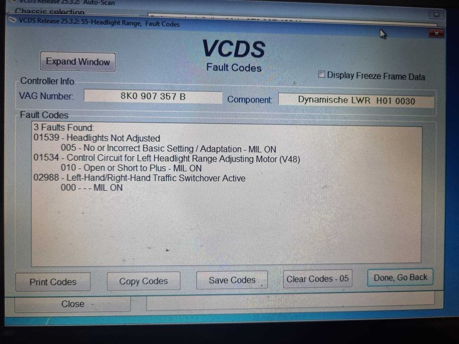 Farol AUDI A4 esquerdo com defeito informático de fabrico