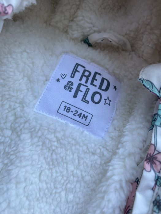 Куртка на дівчинку