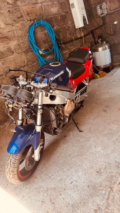 Vendo Kawasaki ninja 1999