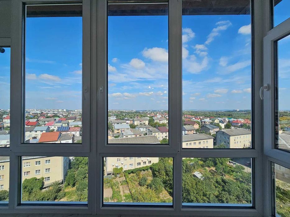 ТЕРМІНОВО! Видова двокімнатна квартира з ремонтом