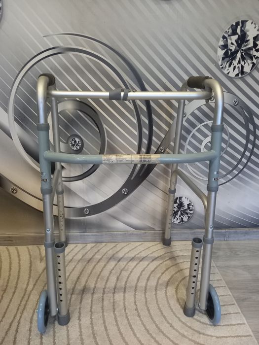 Rehabilitacyjny balkonik trzyfunkcyjny z kółkami