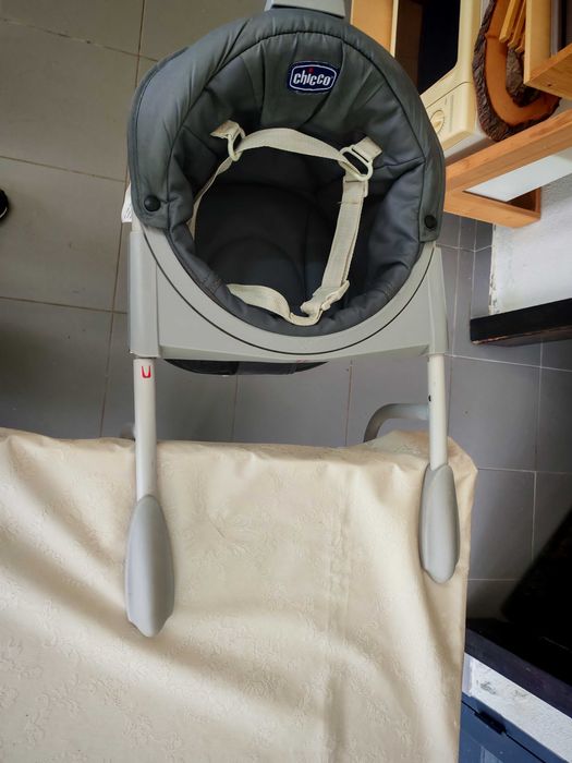 Cadeira de mesa giratória Chicco para bebé