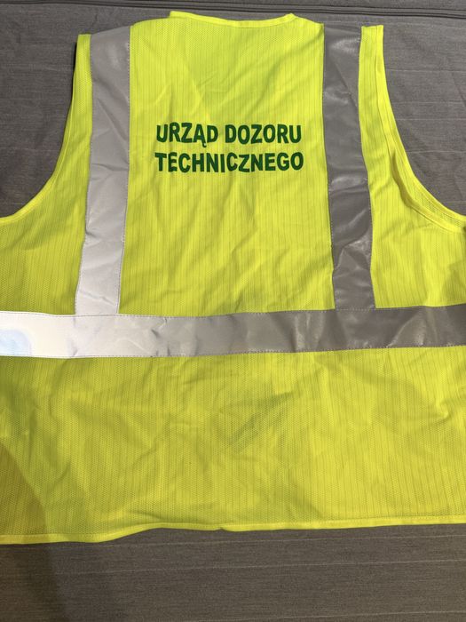 Nowy kask ochronny i kamizelka odblaskowa UDT – komplet BHP