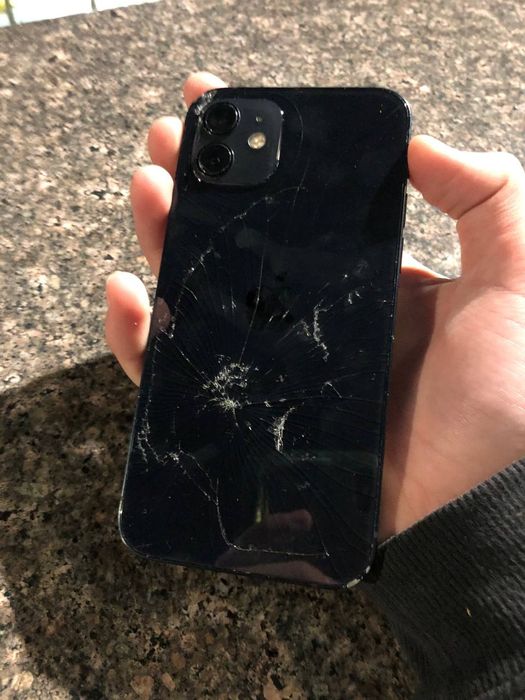 Продам iPhone 12