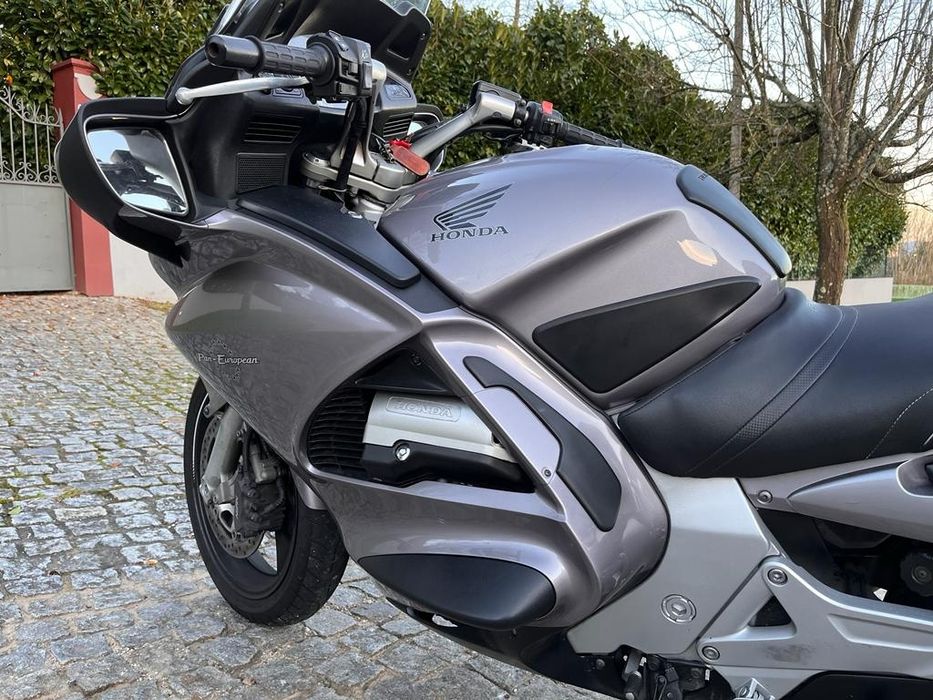 27 MIL Kms - Honda Pan European 1300