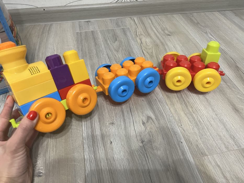 Mega bloks конструктор 150 деталей  і потяг музичний