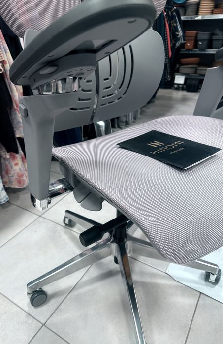 Krzesło ergonomiczne Hinomi. Solidna konstrukcja. Wiele funkcjii