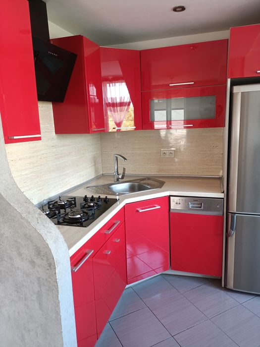 Meble kuchenne- czerwony połysk