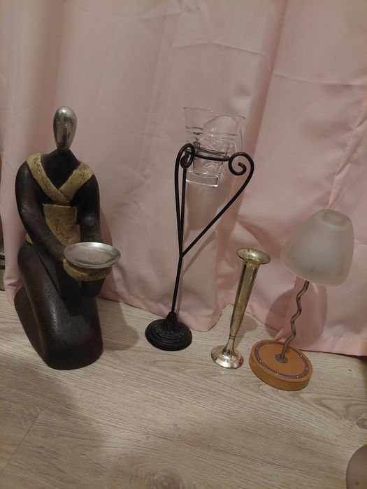 Nowoczesne dekoracje wnętrz: Figurka ze stalową głową, świeczniki loft / retro, szkło