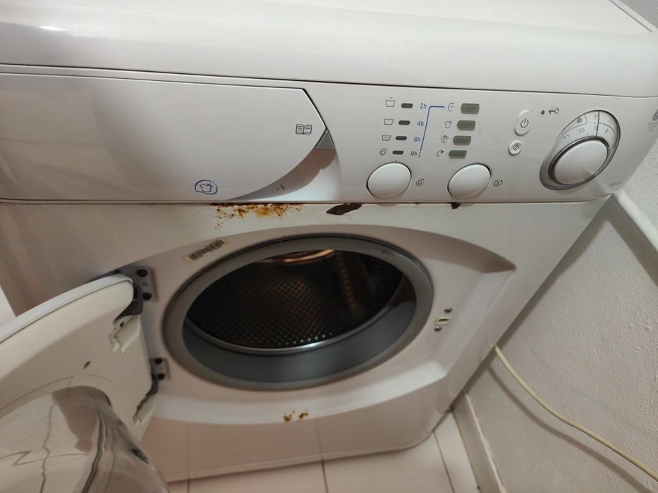 Máquina de Lavar Roupa Ariston em bom estado 5kg