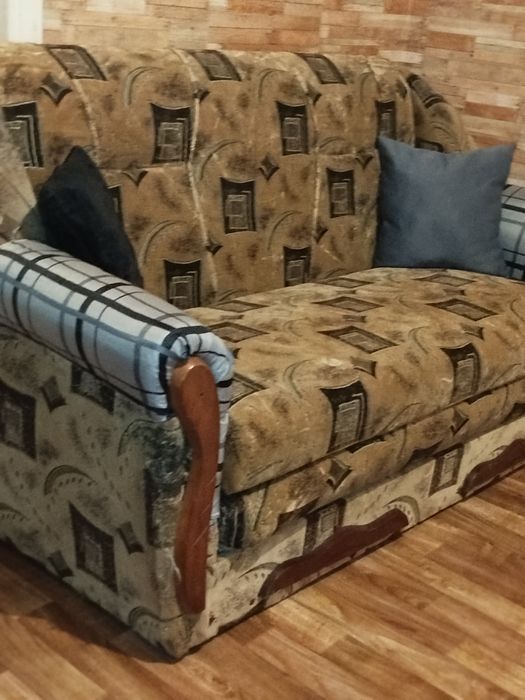 Продам диван двуспальный. Доставка.