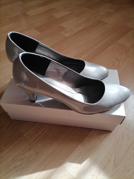 Czółenka lakierowane "Buczkowski" roz 40 - 26,5 cm.