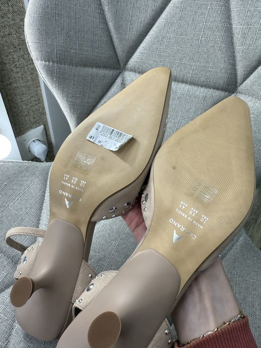 Брендові бежеві туфлі Carrano шкіра