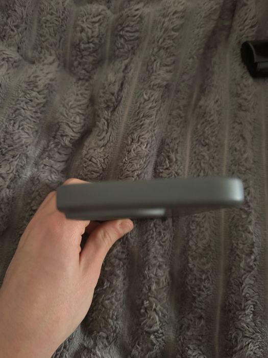 Сірий чохол на Iphone 15 pro max
