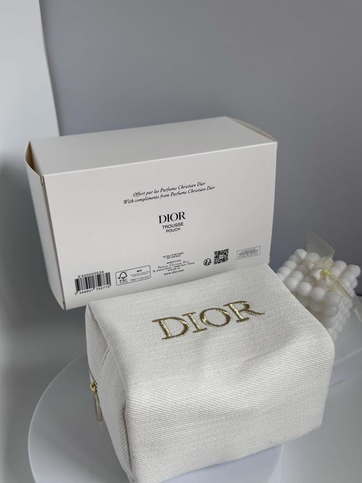 Біла косметичка Dior