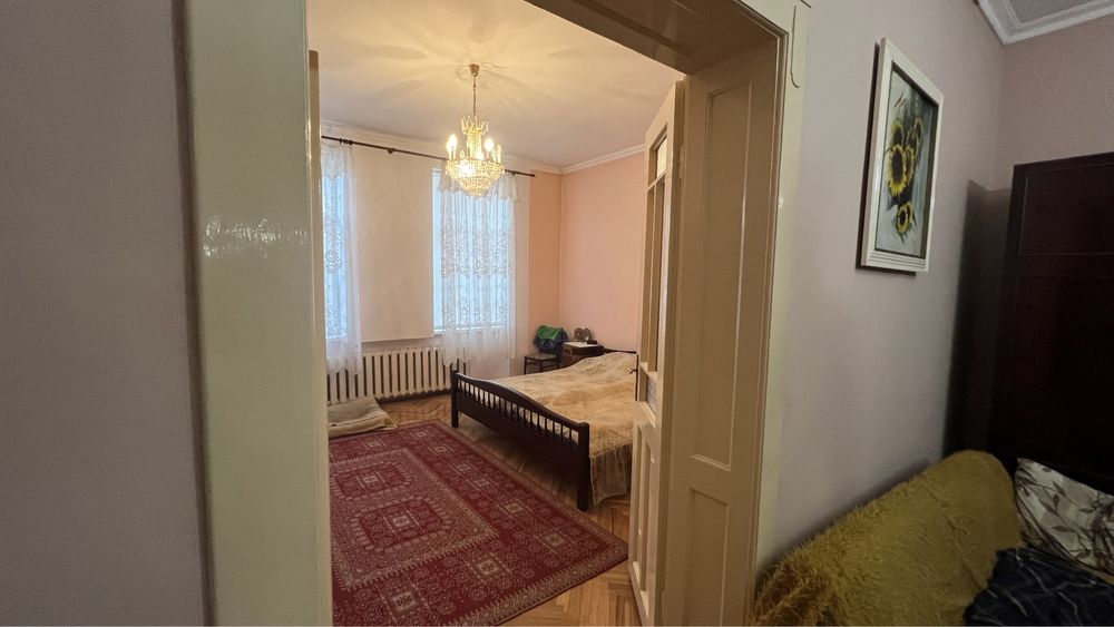 Дім на 8 сотинах престижна локація