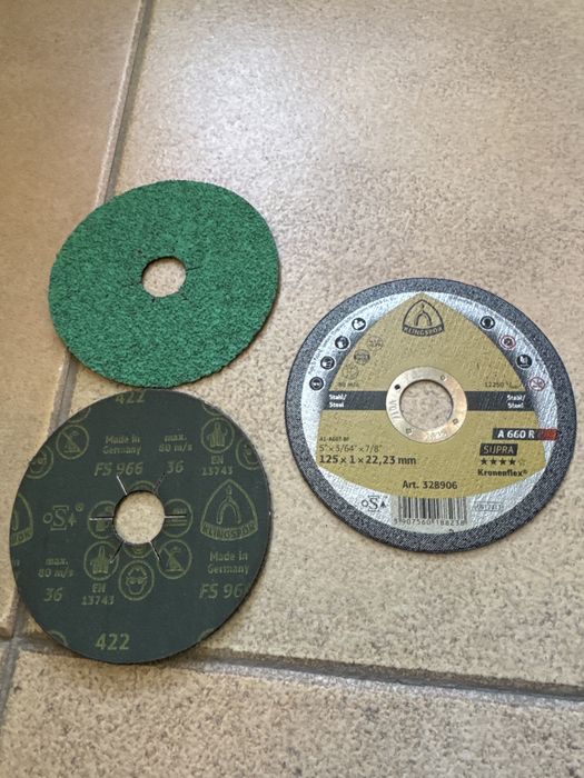 discos corte  125mm * 1mm  - quantidade  150. +  discos lixa  115mm. Grão 36 - quantidade  200