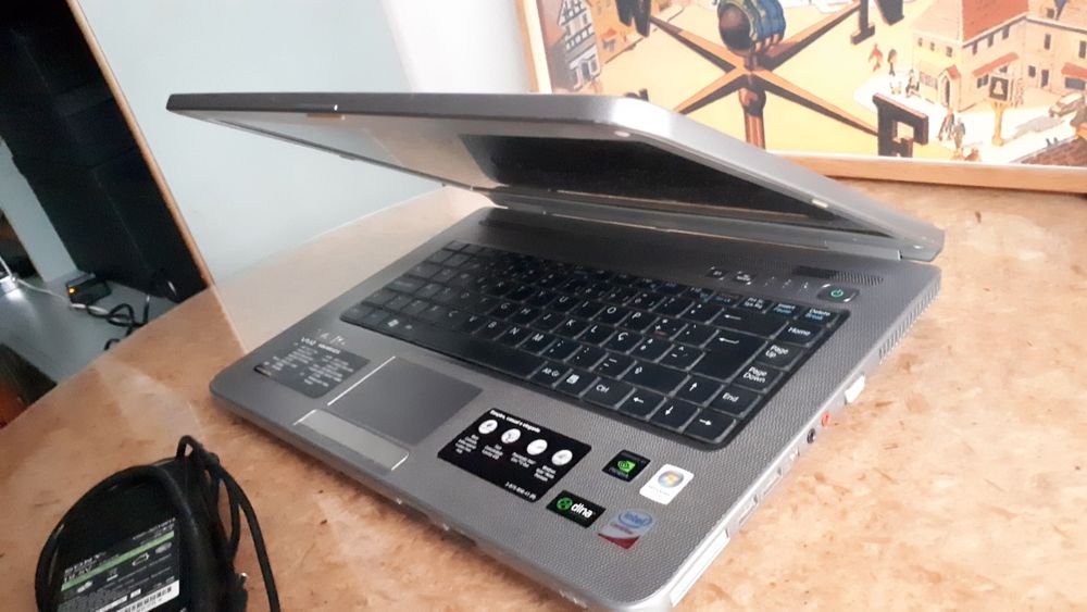 Sony Vaio VGN-NR31Z/S (funciona, excepto placa gráfica)