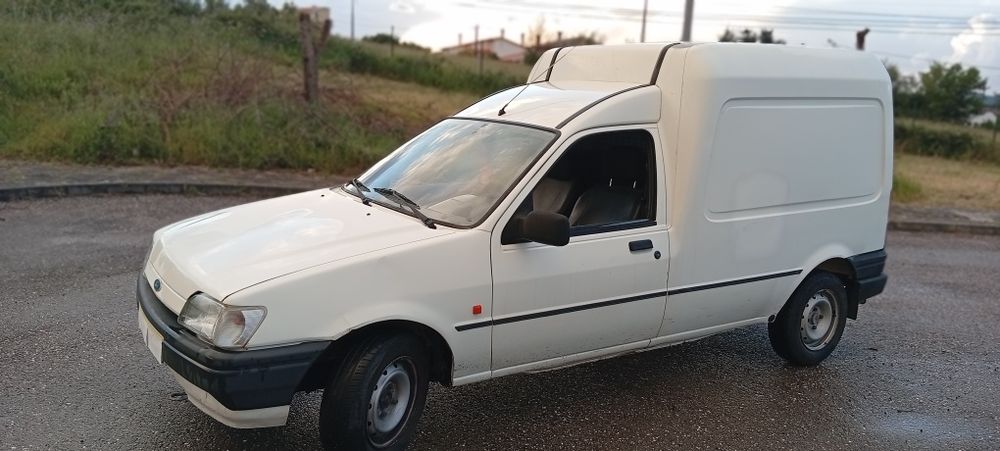 Ford Fiesta Courier 1.8 D ( ler o anúncio até ao fim )