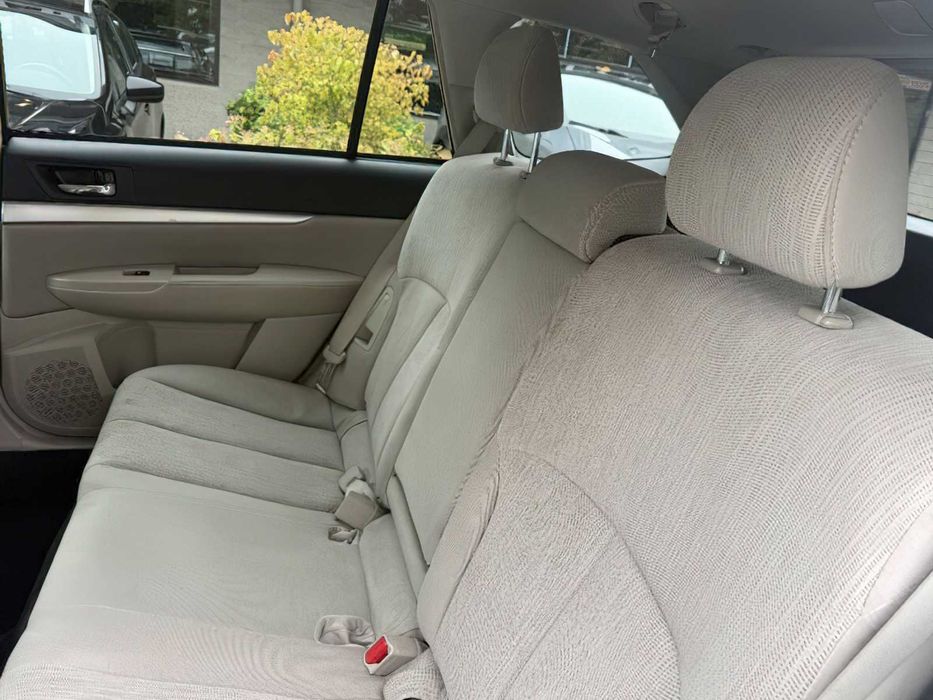 Subaru Outback 2.5i Limited      2013