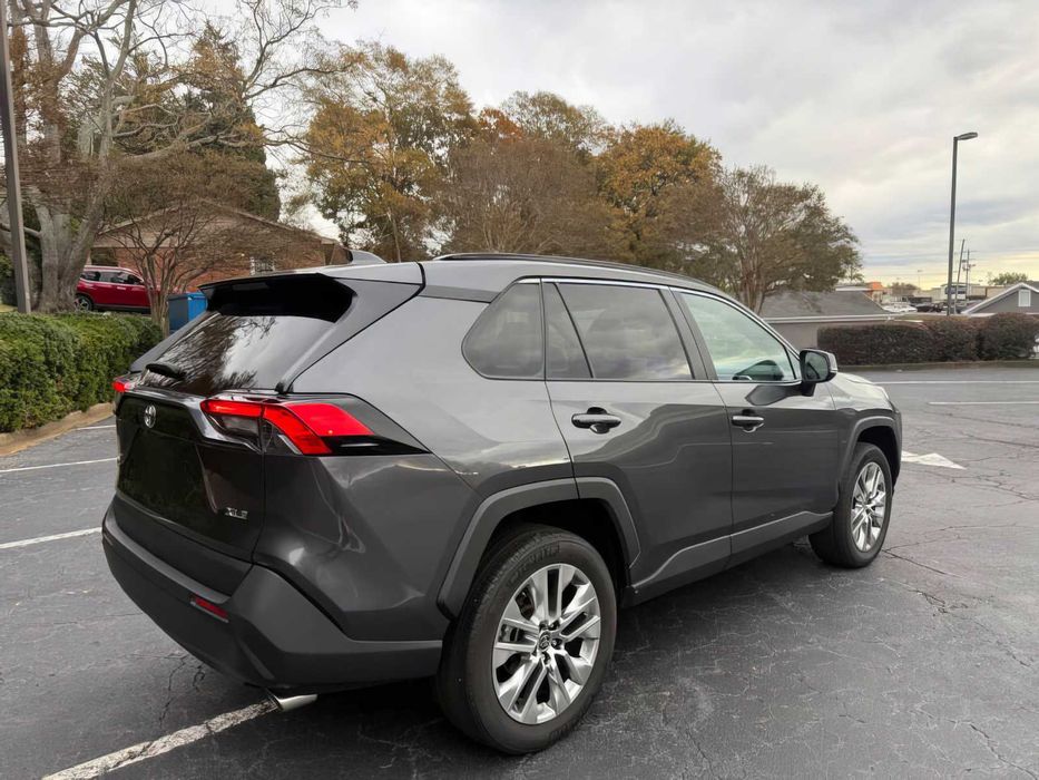 Toyota RAV4      2023