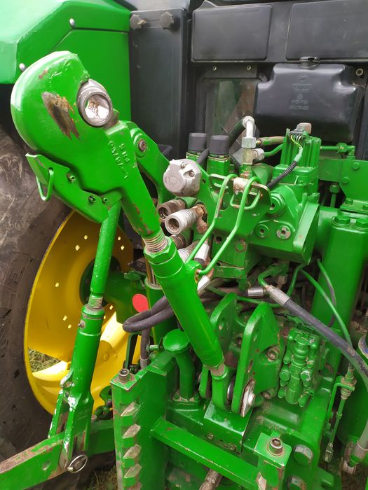 Трактор John Deere 6200