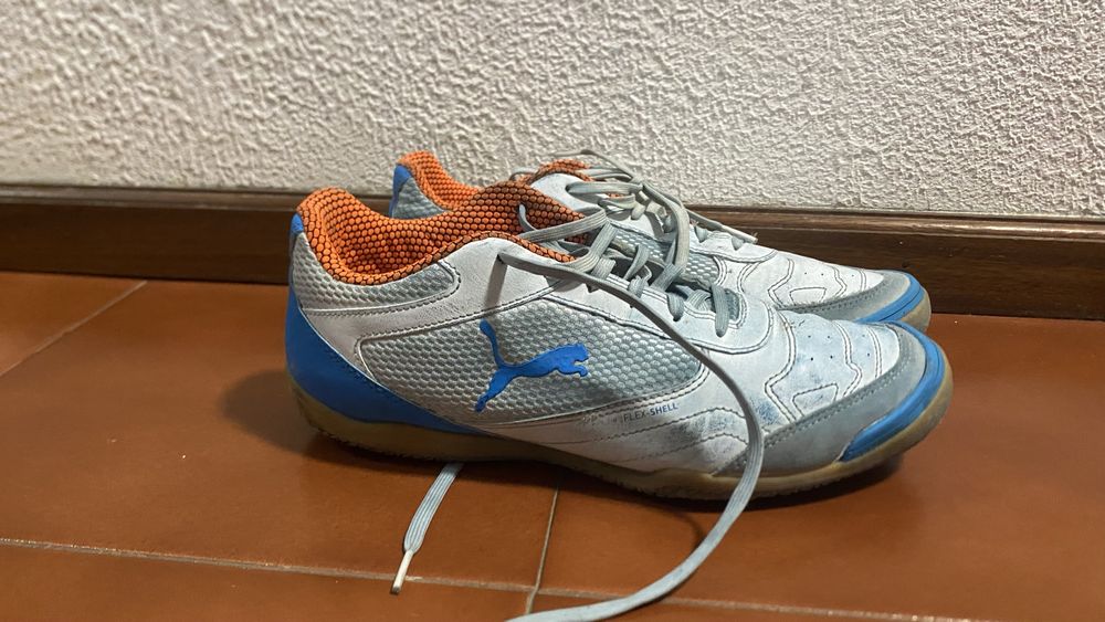 Lote de sapatilhas e chuteiras