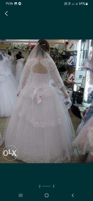 ...Весільна сукня...