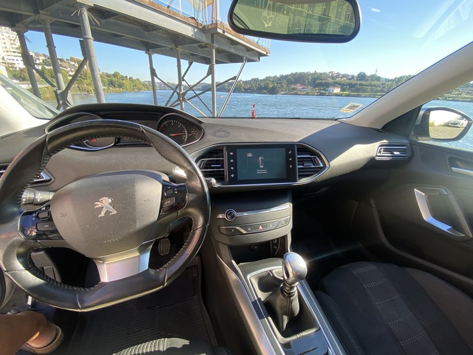 Carrinha Peugeot 308 SW 1.6 BlueHDi 120cv | 147mil km | Teto Panorâmico | 19”